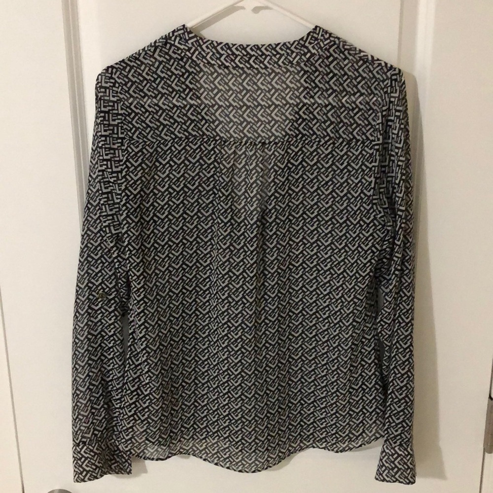 🔥 3 for 15 🔥 A.N.A Flowy  Black and White Top - Picture 2 of 5
